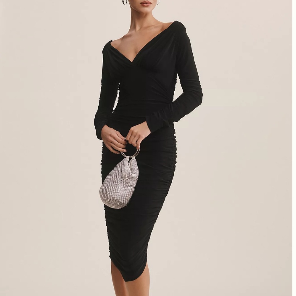 Norma Kamali Tara Long-Sleeve
Deep-V Ruched Midi Dress
Norma. Brand new